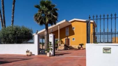 Återförsäljning - Villa -
Orihuela - Correntías Medias
