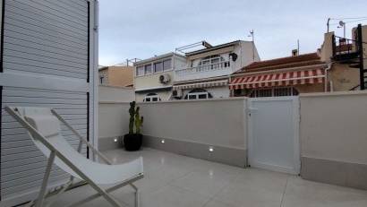 Resale - Bungalow -
La Siesta