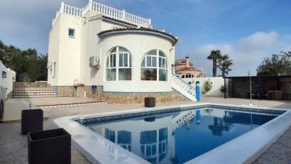 Resale - Villa -
Rojales