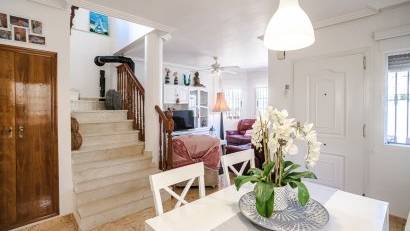 Återförsäljning - Villa -
Guardamar del Segura - EL RASO