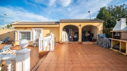 Återförsäljning - Villa -
Torrevieja - LOS BALCONES - LOS ALTOS