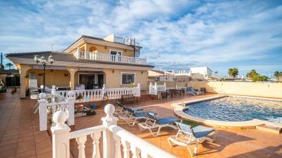Återförsäljning - Villa -
Torrevieja - LOS BALCONES - LOS ALTOS