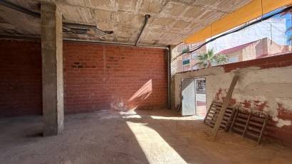 Återförsäljning - Commercial Unit -
Jacarilla