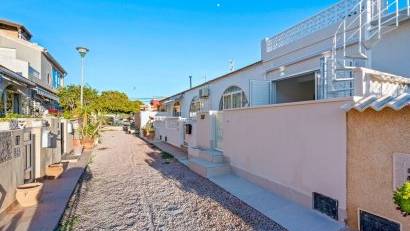 Resale - Bungalow -
Torrevieja