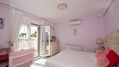 Reventa - Villa -
Orihuela Costa