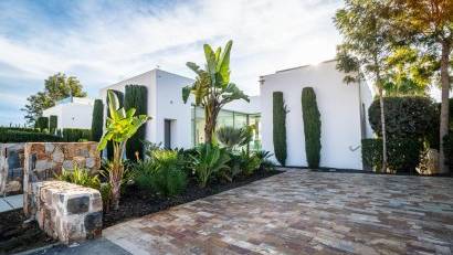 Resale - Villa -
Orihuela Costa