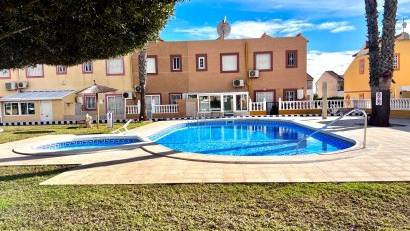 Återförsäljning - Radhus -
Orihuela Costa - La Regia