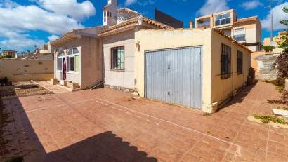 Återförsäljning - Villa -
Orihuela Costa - Los Almendros-La Florida