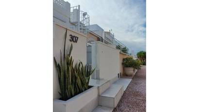 Resale - Bungalow -
La Siesta