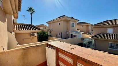 Återförsäljning - Villa -
Torrevieja - Los Altos