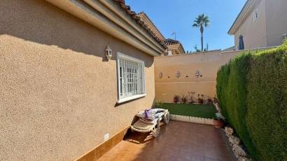 Återförsäljning - Villa -
Torrevieja - Los Altos