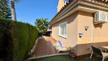 Återförsäljning - Villa -
Torrevieja - Los Altos