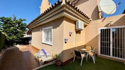 Återförsäljning - Villa -
Torrevieja - Los Altos