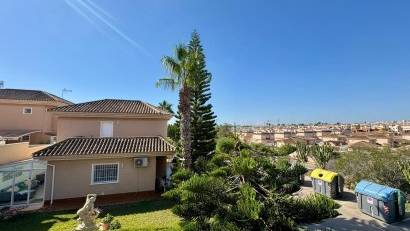 Återförsäljning - Villa -
Torrevieja - Los Altos