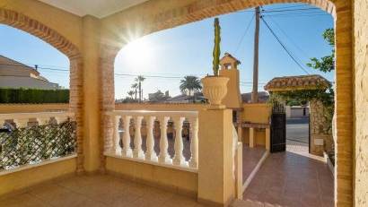 Resale - Detached villa -
Orihuela Costa - Los Almendros-La Florida