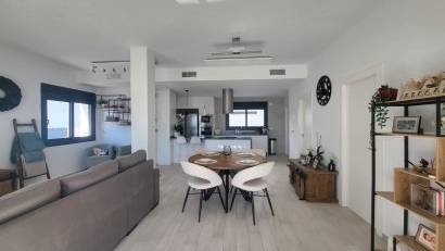 Återförsäljning - Radhus -
Daya Nueva