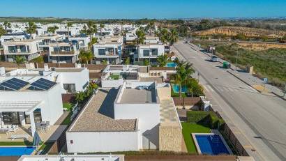 Resale - Villa -
Vistabella Golf