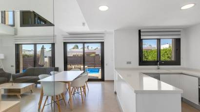 Resale - Villa -
Vistabella Golf