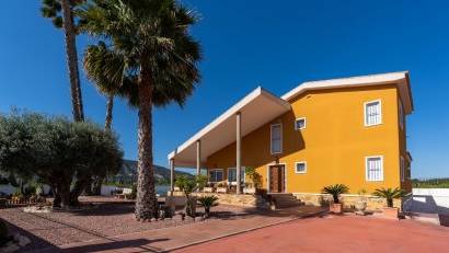 Resale - Finca -
Orihuela