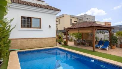 Återförsäljning - Detached villa -
Los Montesinos - La Herrada