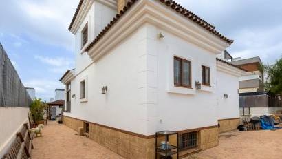 Återförsäljning - Detached villa -
Los Montesinos - La Herrada