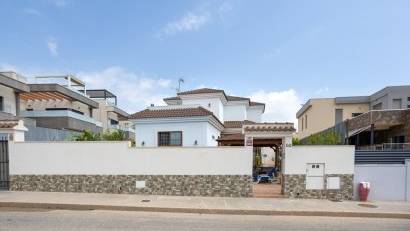 Återförsäljning - Detached villa -
Los Montesinos - La Herrada
