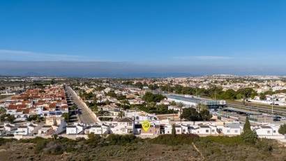 Återförsäljning - Detached villa -
Torrevieja - Urbanización San Luis