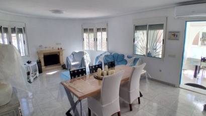 Resale - Villa -
Rojales