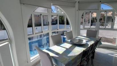 Resale - Villa -
Rojales