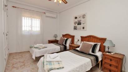 Reventa - Villa -
Playa Flamenca