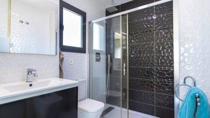 Resale - Bungalow -
Los Altos