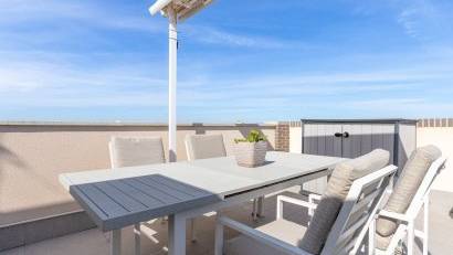 Resale - Bungalow -
Los Altos