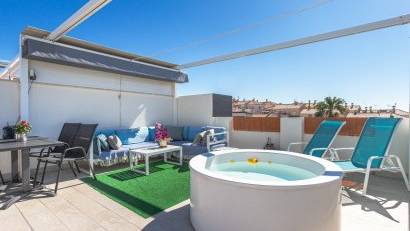 Resale - Bungalow -
Los Altos