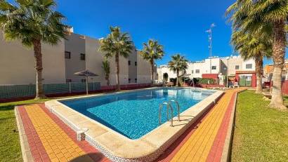 Resale - Bungalow -
Los Altos