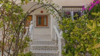 Återförsäljning - Villa -
Torrevieja - El Chaparral
