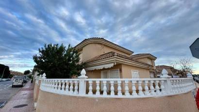 Återförsäljning - Villa -
Torrevieja - Los Balcones