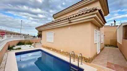 Återförsäljning - Villa -
Torrevieja - Los Balcones