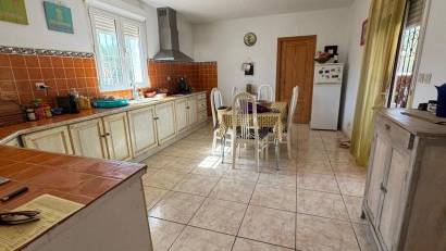 Återförsäljning - Casa de campo -
Albatera