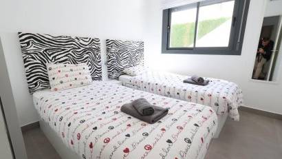 Resale - Bungalow -
Pilar de la Horadada - Zona Pueblo