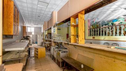 Reventa - Commercial Unit -
Torrevieja - Playa del Cura