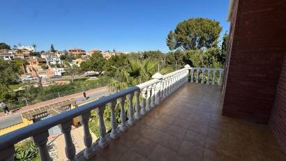 Resale - Villa -
Torrevieja - Los Balcones