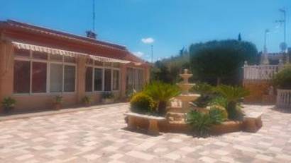 Återförsäljning - Villa -
Elche