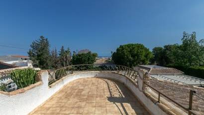 Resale - Villa -
Campoamor - Lomas de Don Juan