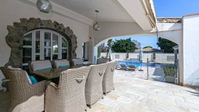 Resale - Villa -
Campoamor - Lomas de Don Juan