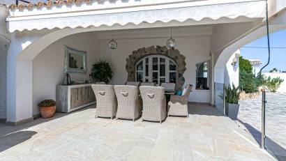 Resale - Villa -
Campoamor - Lomas de Don Juan