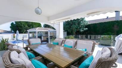 Resale - Villa -
Campoamor - Lomas de Don Juan