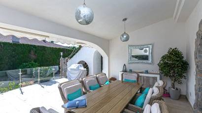 Resale - Villa -
Campoamor - Lomas de Don Juan
