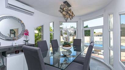 Resale - Villa -
Campoamor - Lomas de Don Juan