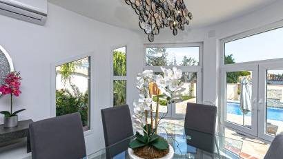 Resale - Villa -
Campoamor - Lomas de Don Juan