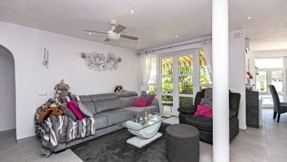 Resale - Villa -
Campoamor - Lomas de Don Juan